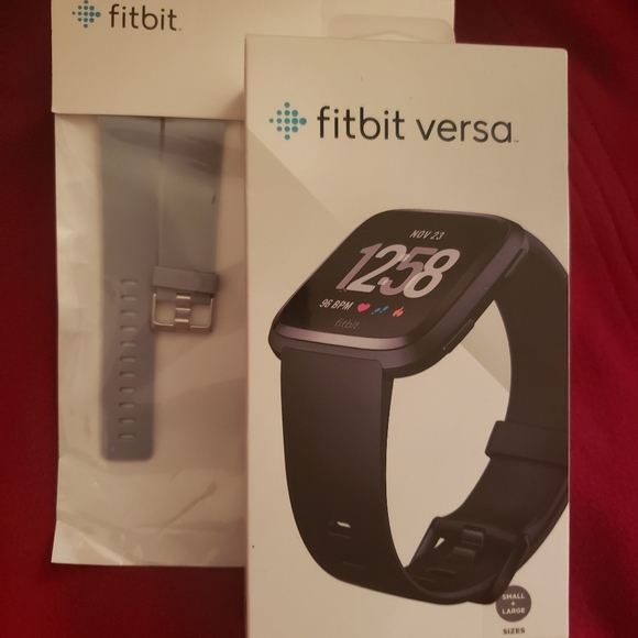 fitbit versa smartwatch bundle